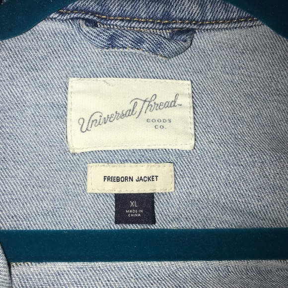 Universal Thread Light Wash Jean Jacket - Picture 4 of 6